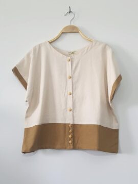 Áo SuKa 0.4 Thiết Kế Tay Liền Vải Linen Kem Phối Vàng Đất