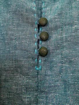 ÁO LINEN THIẾT KẾ CÓ TAY GAM XANH THÊU HOA CÚC