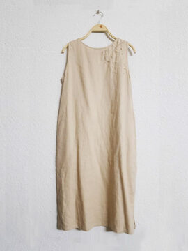 Đầm linen kem  sát nách thêu hoa cúc dại nhí