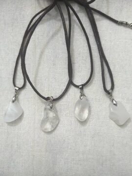 Dây Đao Cổ Đá Thô Trắng Năng Lương Tự Nhiên Móc Khoen