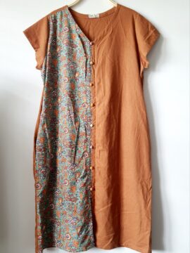 Đầm nâu có tay + hoa văn